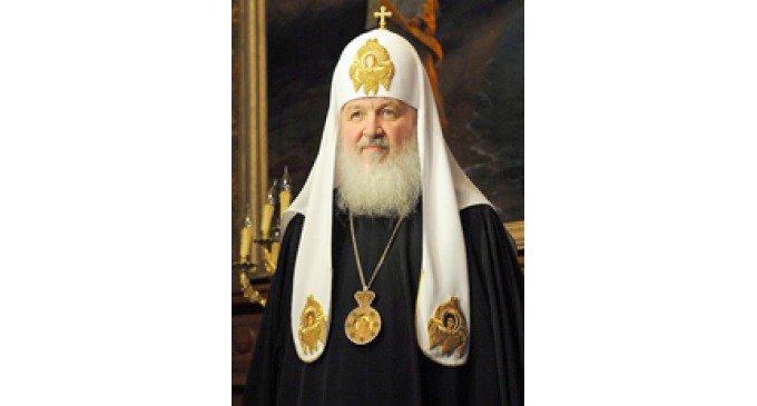 Патриарх Кирилл вручил тяжелобольным детям сертификаты на лечение